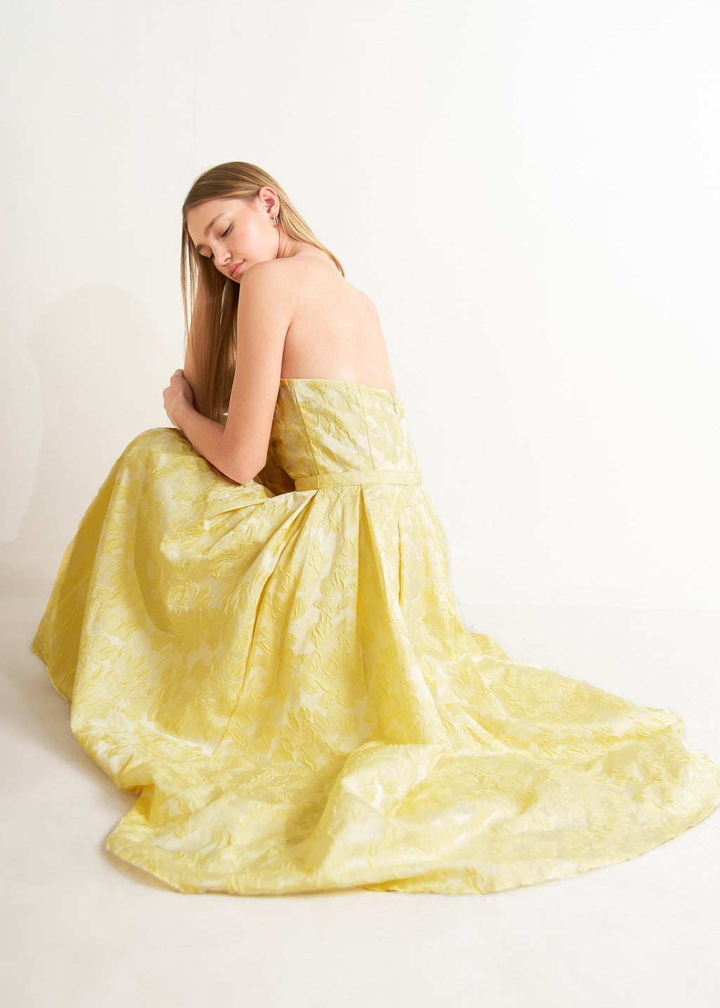 THE GOLDEN MEADOW STRAPLESS MIDI DRESS