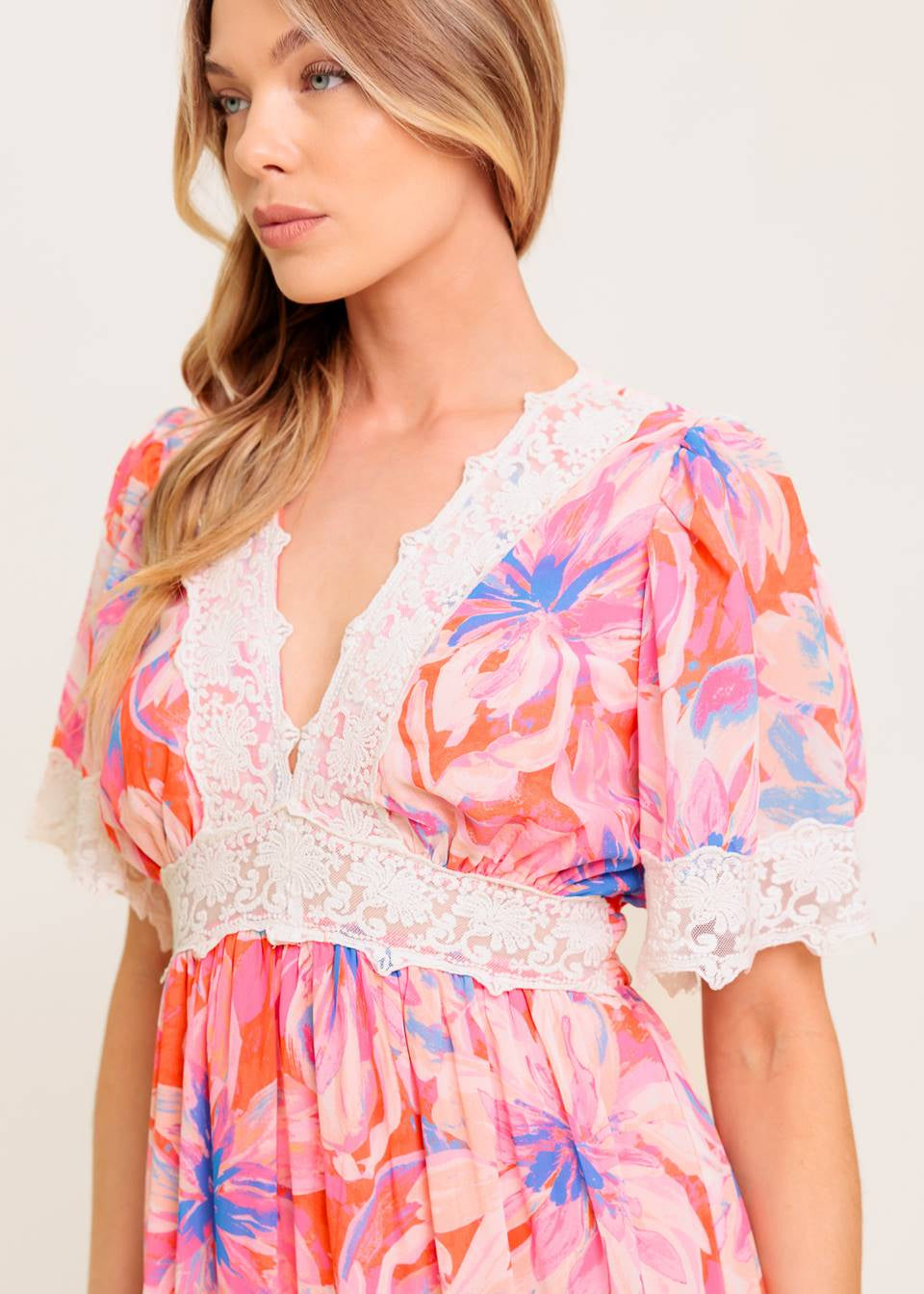 SUNSET BLOOM LACE MAXI DRESS Secondary image