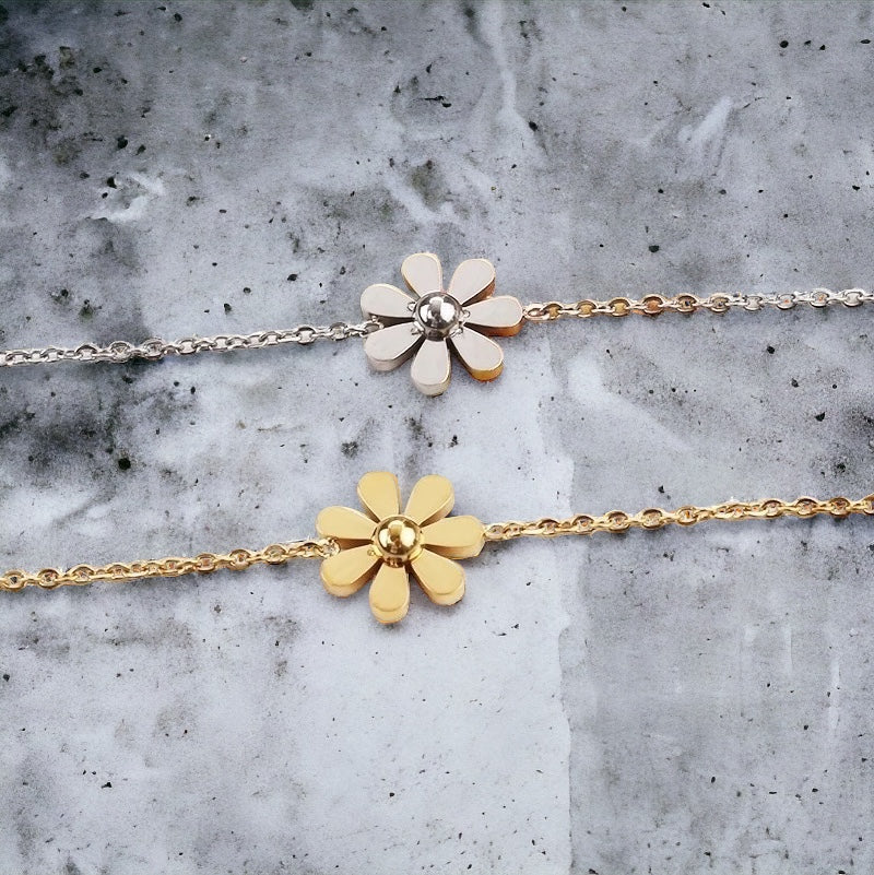 Waterproof Flower Anklet Secondary image
