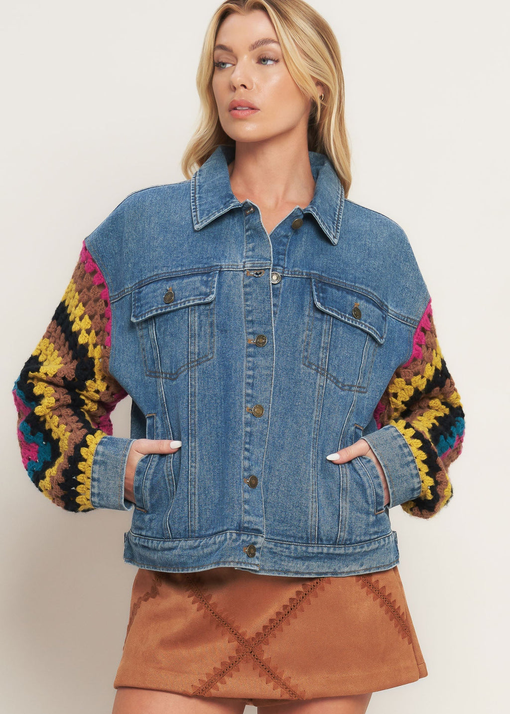 Fashion denim jacket with crochet sleeve contrast and button front