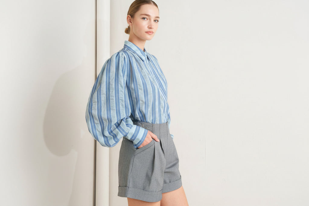 High waist structured woven shorts with front closure and pockets