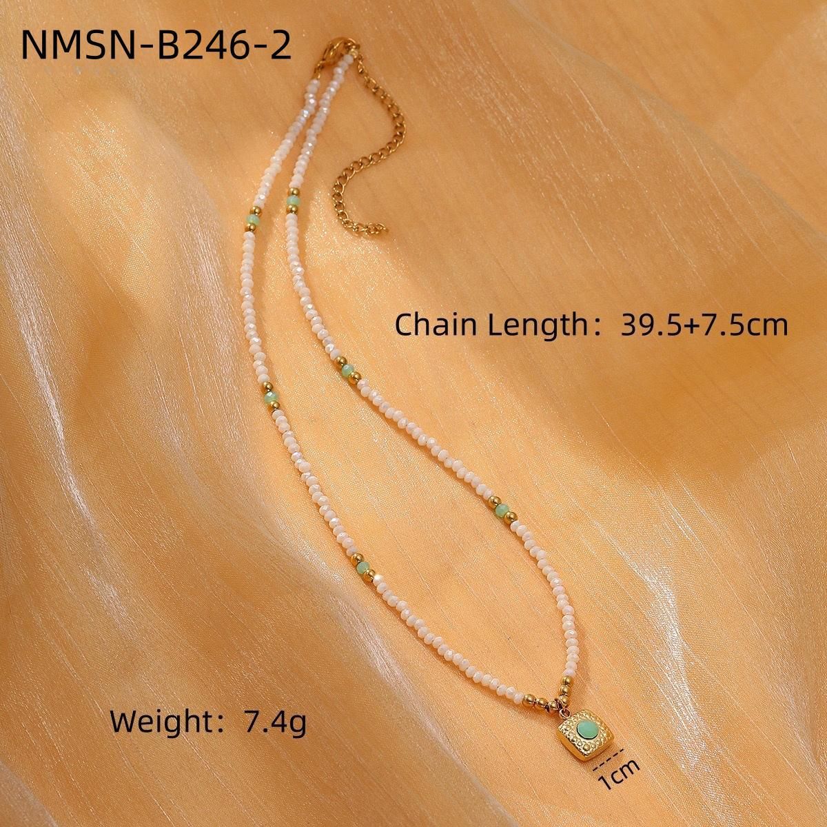 Necklace with a pendant on a beige fabric background, showing chain length, weight, and size measurements.