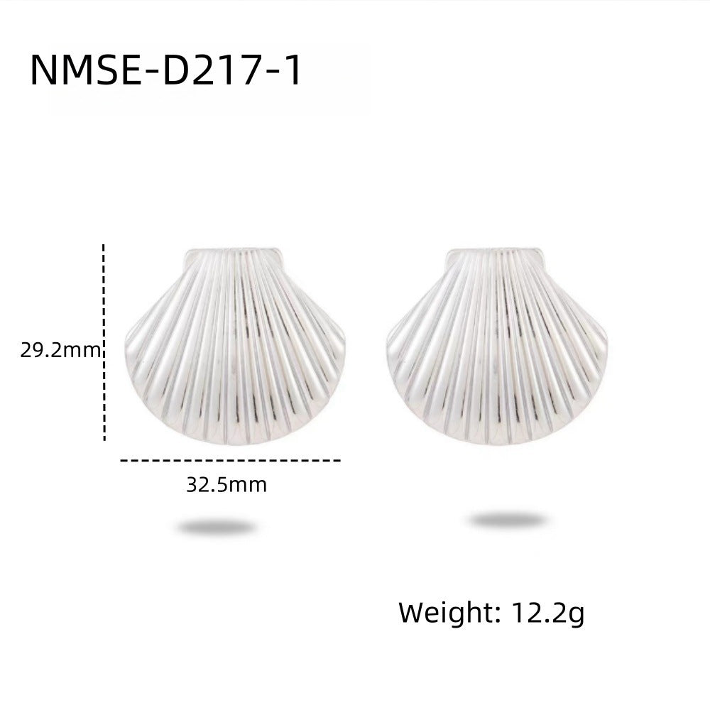 White shell-shaped earrings with measurements and weight on a white background
